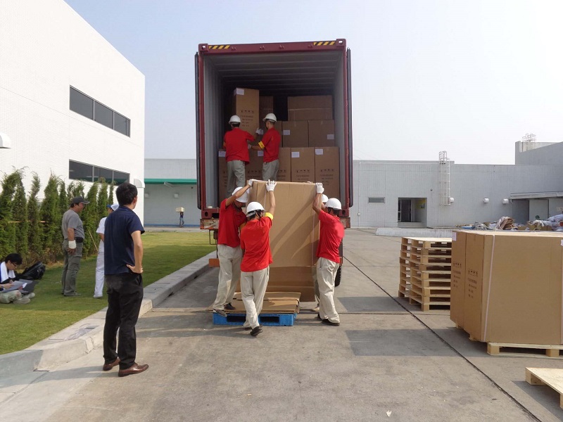 Vận chuyển hàng hóa bằng xe container của Xe Tải Thành Hưng 