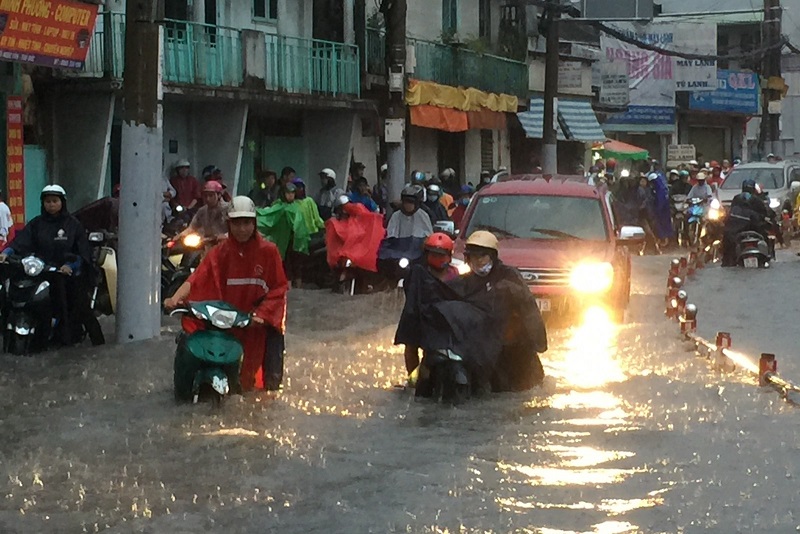 Những con đường ngập nước tại quận Tân Phú