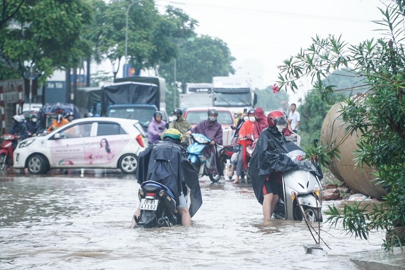 Con đường ngập nước tại huyện Nhà Bè