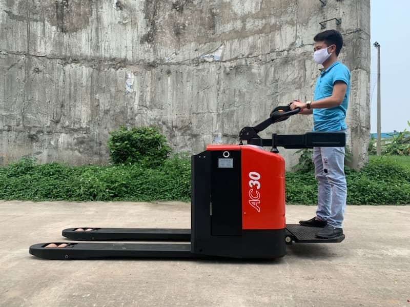 Cách chạy xe nâng điện