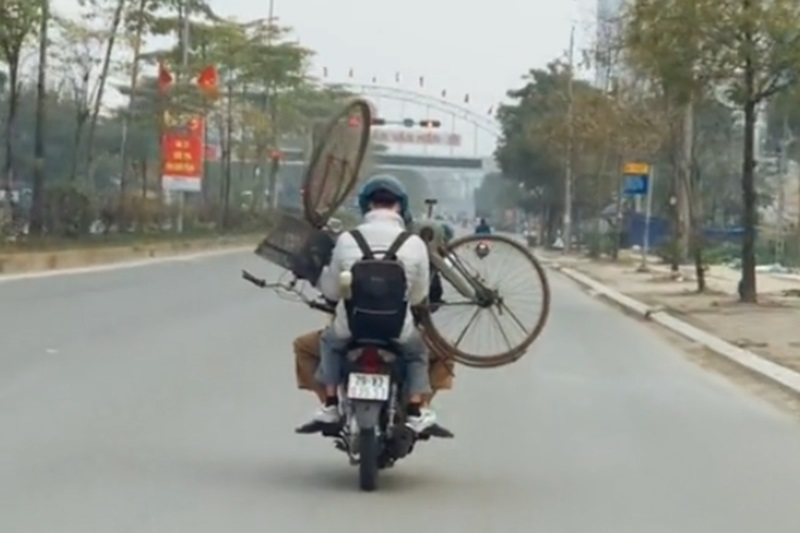 Cách chở xe đạp bằng xe máy