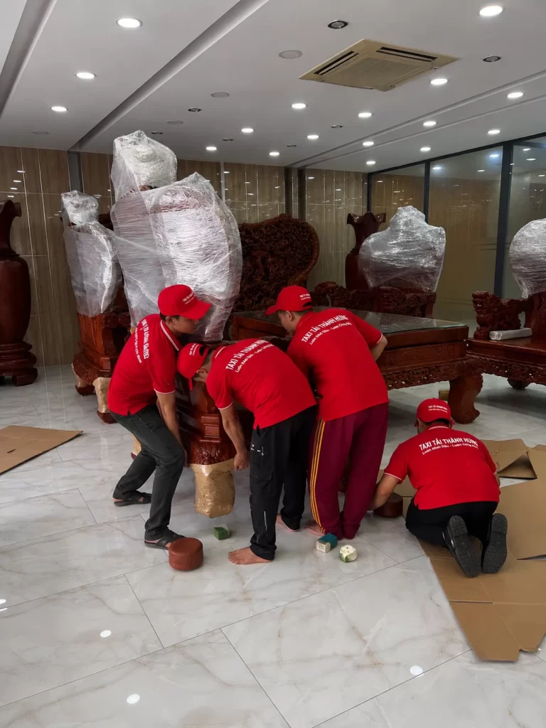 Đội ngũ nhân viên chuyển nhà chuyên nghiệp