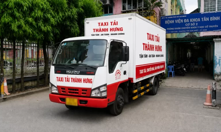 Xe tải Taxi Tải Thành Hưng chở hàng tại TPHCM